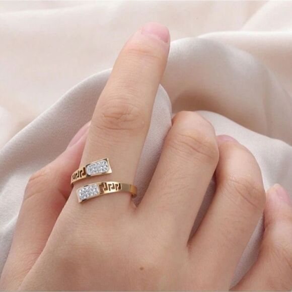 Chic Wrap Adjustable Ring Stainless Steel 18k Gold Plated Paved Shining Zirconia - Picture 3 of 11